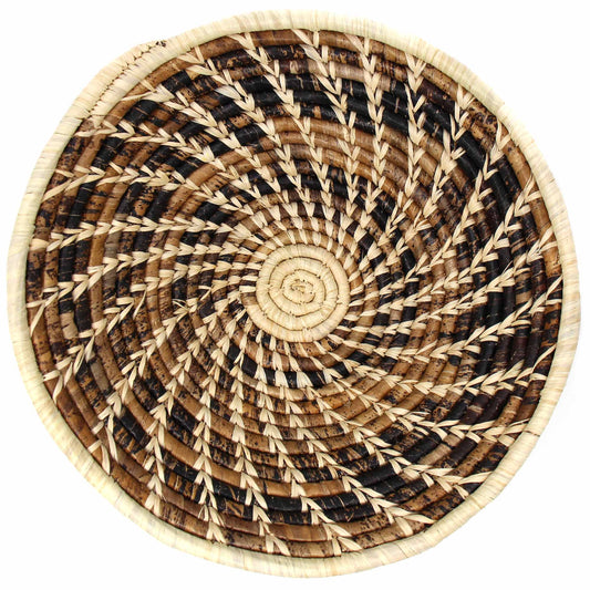 Cesta tejida de sisal, espirales de tallos de trigo en color natural