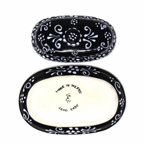 Plato de mantequilla de cerámica hecho a mano Encantada, blanco y negro
