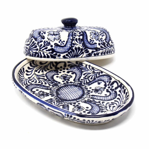Plato de mantequilla de cerámica hecho a mano, flor azul - Encantada