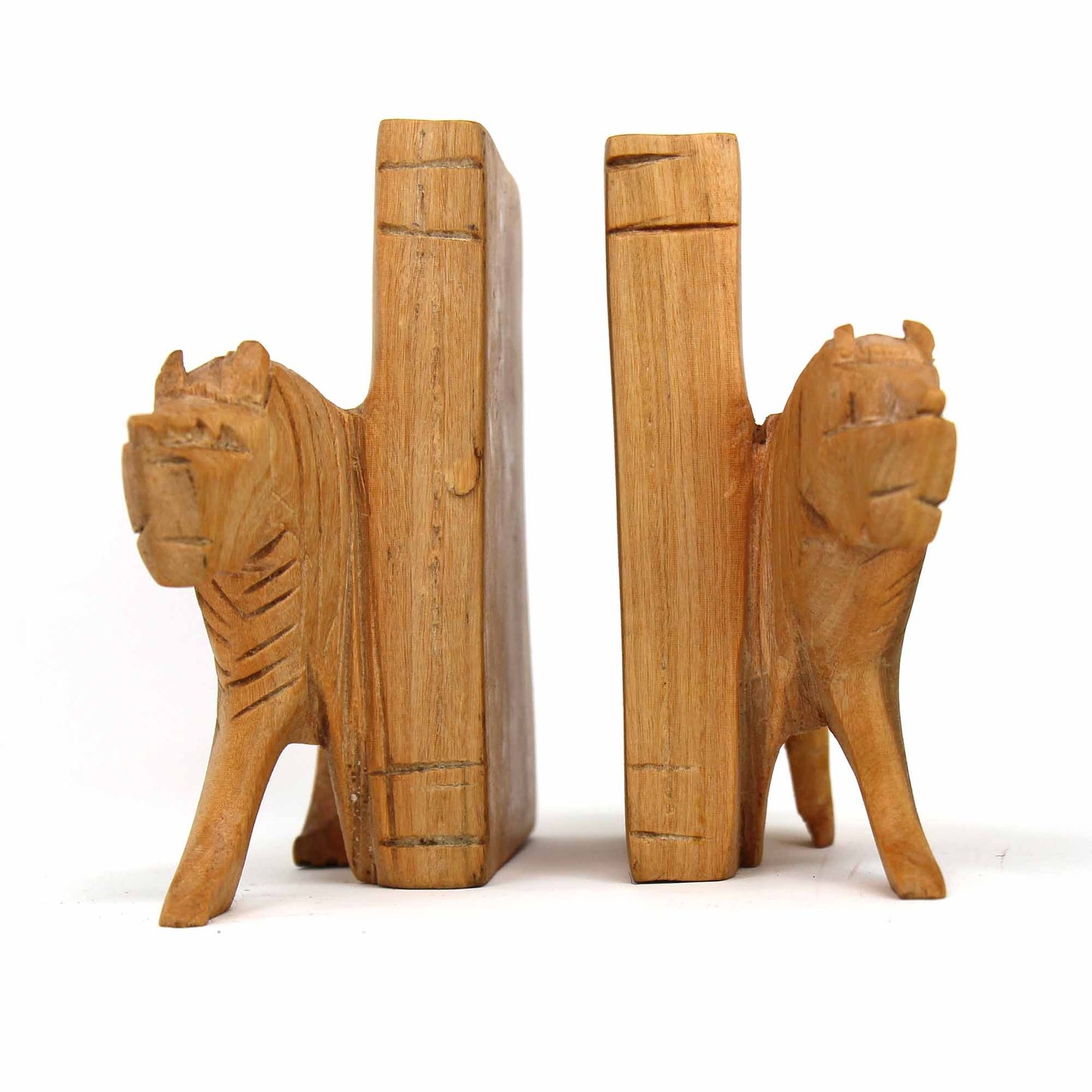 Sujetalibros con forma de león de madera tallada. Juego de 2