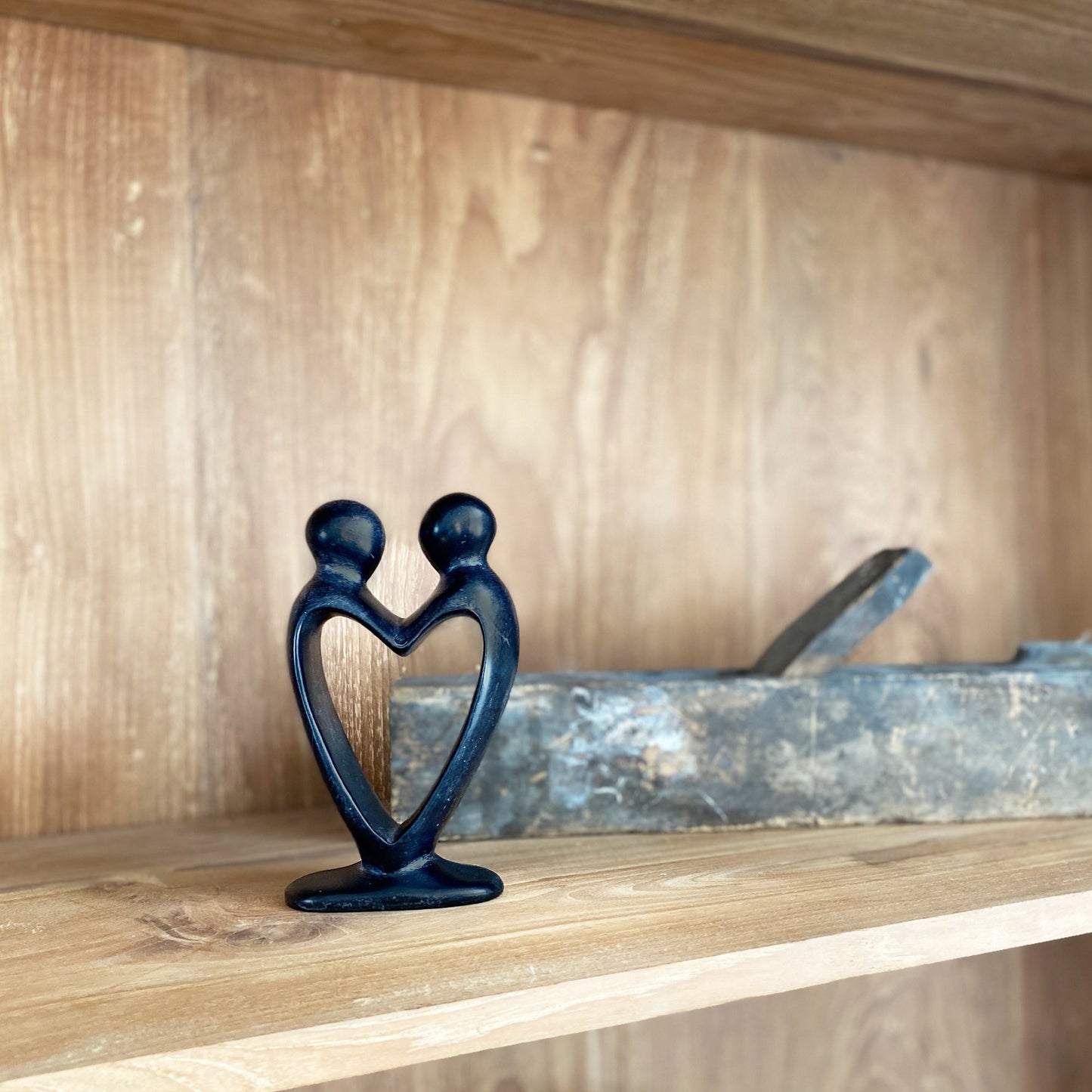 Escultura de corazón de amante de esteatita hecha a mano, negra, 8 pulgadas - Smolart